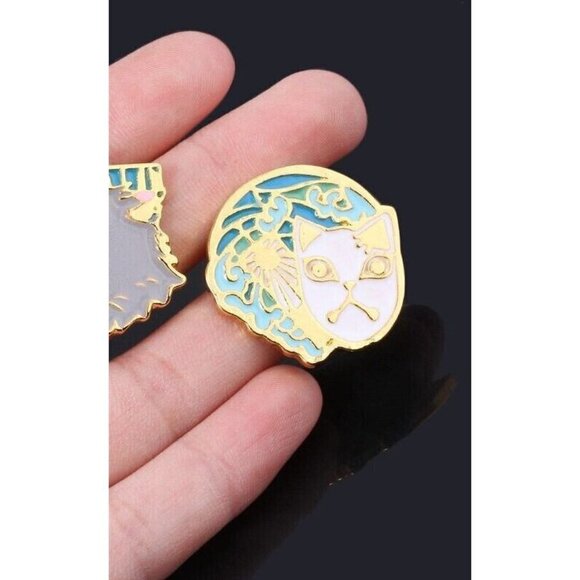Demon Slayer: Kimetsu No Yaiba Fox Mask Sabito Enamel Pin Goldtone - Picture 5 of 5